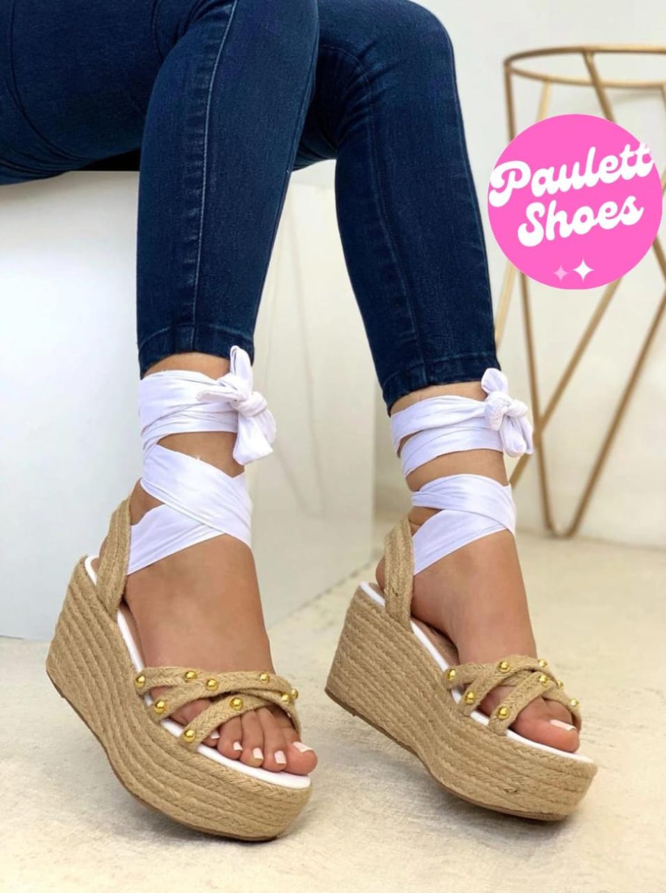 Plataforma romana cruzada de perlas doradas - PAULETT SHOES